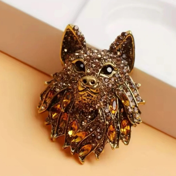 Wolf Amber Brown Crystal Brooch - Picture 4 of 5
